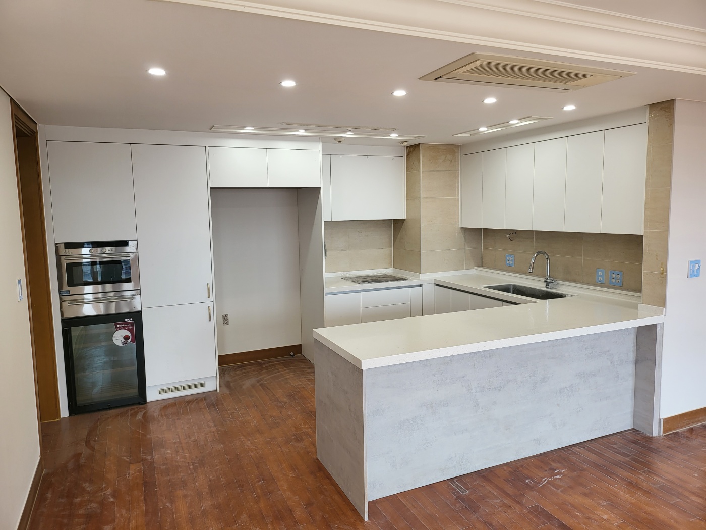 2040601309_YoaxcZOr_7d82cd49aa8994a4a07cfbff856027b1094f9f02.jpg 이미지크게보기